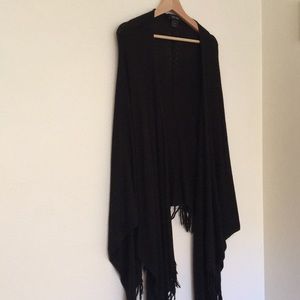 Karen Kane •fringe poncho•